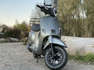 Santini Capri scooters