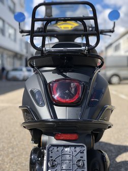 Custom Vespa Sprint Black 2 Grey Lamborghini achterkant