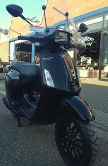 Vespa-Custom-Black-Edition2