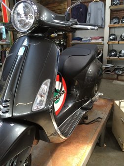 Vespa Primavera Grigio Silverstone