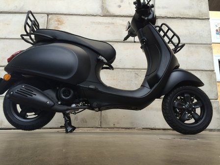 Vespa Primavera Black Bliss