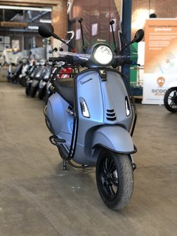 Custom Vespa Elettrica Bieber Blue