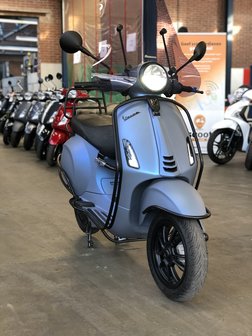 Custom Vespa Elettrica Bieber Blue