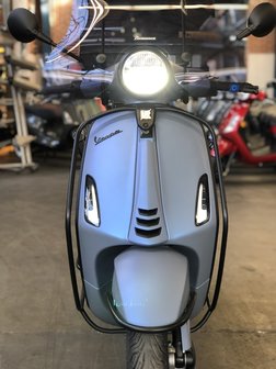 Custom Vespa Elettrica Bieber Blue