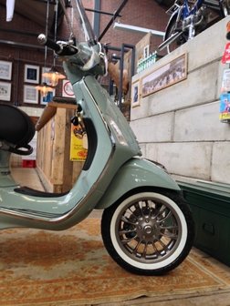 Vespa Primavera Ice Blue