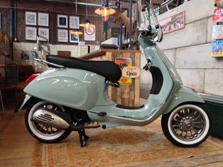 Vespa Primavera Ice Blue