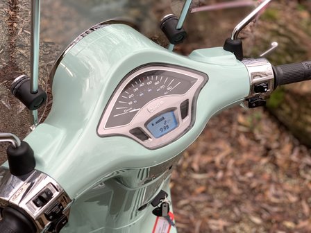 Vespa Primavera Verde Relax scooter E5 I-GET Nieuwe Editie