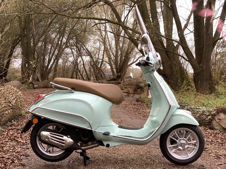 Vespa Primavera Verde Relax scooter E5 I-GET Nieuwe Editie