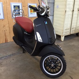 Vespa Primavera Matt Black 