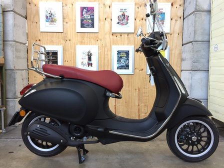 Vespa Primavera Matt Black 