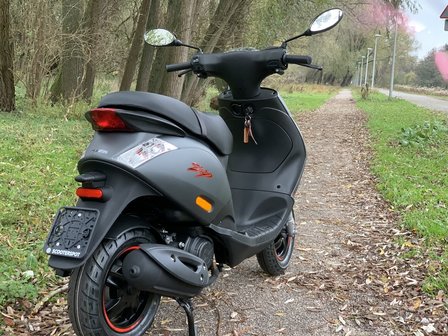 Piaggio Zip S rechts achter