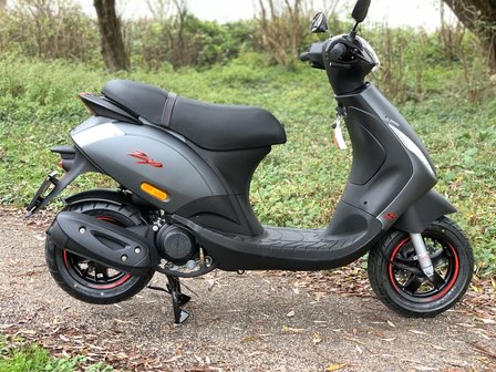 Piaggio Zip S rechter kant