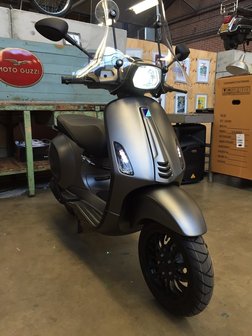 Vespa Sprint Frozen Dark Grey