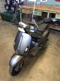 Vespa Sprint Frozen Dark Grey