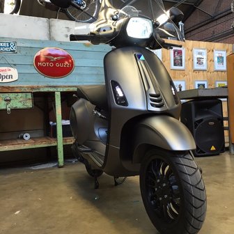 Vespa Sprint Frozen Dark Grey