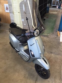 Vespa Primavera Frozen Ice Grey