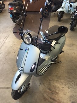 Vespa Primavera Frozen Ice Grey