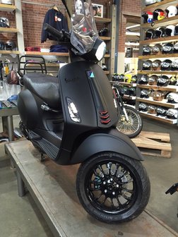 Vespa Sprint Black Bliss