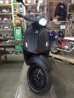 Vespa Sprint Black Bliss