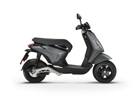 Piaggio 1 Elektrische Scooter Zijkant