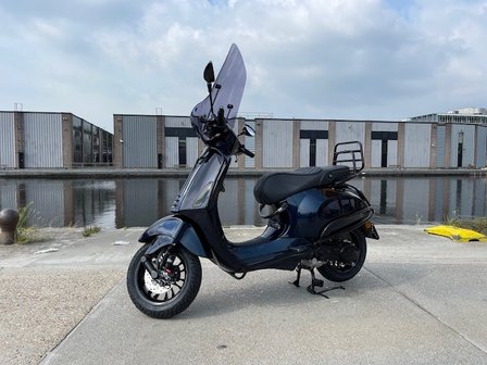 Vespa Sprint Custom Midnight Blue Links zijkant