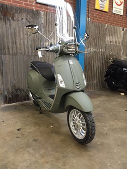 Vespa Sprint Oliva Opaco