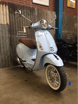 Vespa Primavera Baby Blue