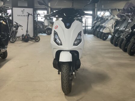 Piaggio 1+ Forever White