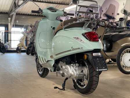 Vespa Primavera Pic Nic Green Relax linksachter showroom