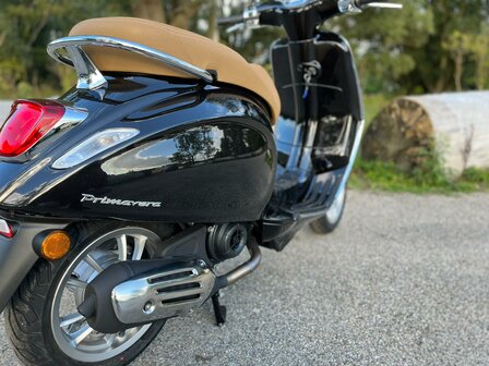 Vespa Primavera Nero Vulcano scooter zwart E5 I-GET