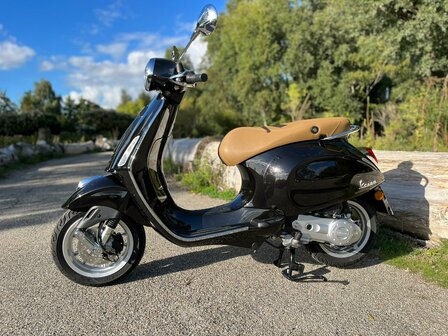 Vespa Primavera Nero Vulcano scooter zwart E5 I-GET