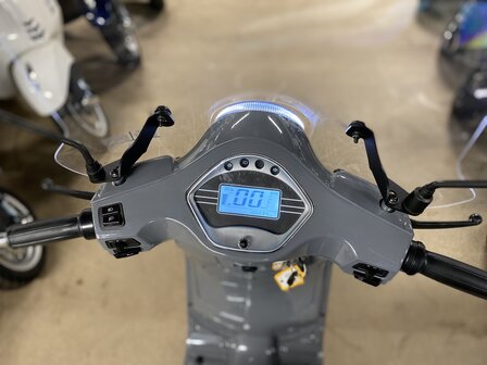 Santini E-Capri 2.0 Nardo Grey 2020 45km/u