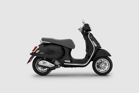 Vespa GTS 300 Nero Convinto 2023