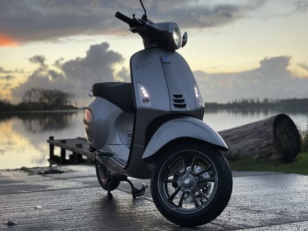 Vespa Elettrica Aluminium/Nero zwart