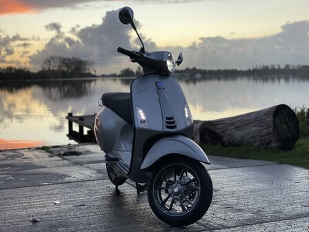 Vespa Elettrica Aluminium/Nero zwart