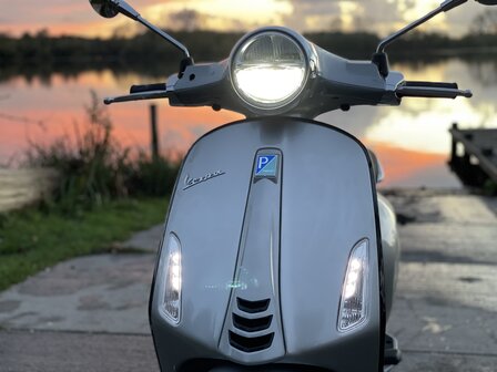 Vespa Elettrica Aluminium/Nero zwart