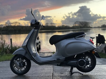 Vespa Elettrica Aluminium/Nero zwart