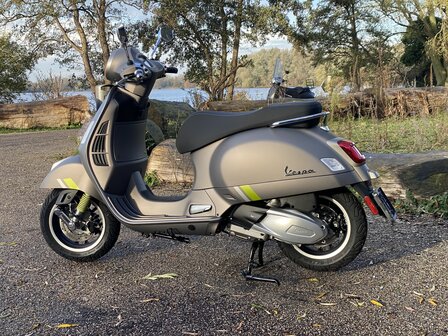 Vespa GTS 300 SuperTech Grigio Ottimista 2023 Links