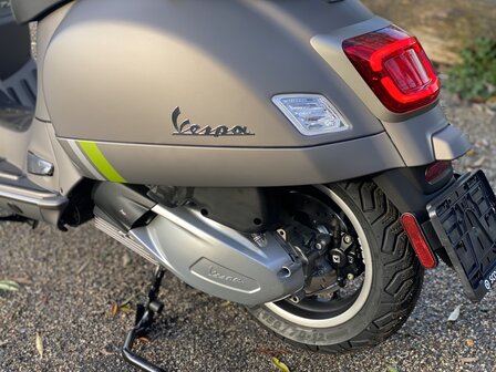 Vespa GTS 300 SuperTech Grigio Ottimista 2023 achter links