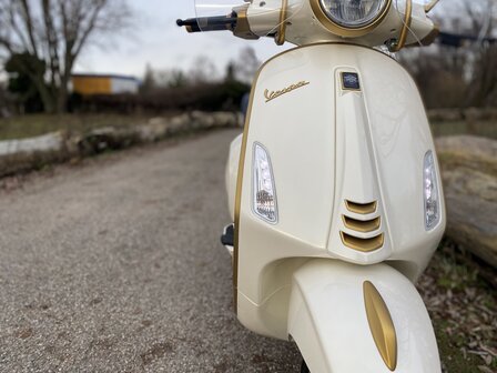 Vespa primavera Custom &#039;946 Dior look&#039; 2021 45km/u