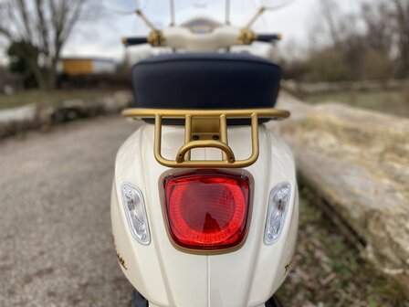 Vespa primavera Custom &#039;946 Dior look&#039; 2021 45km/u