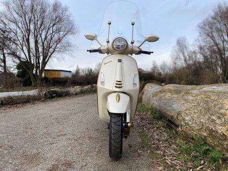 Vespa primavera Custom &#039;946 Dior look&#039; 2021 45km/u