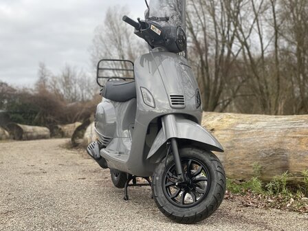 Santini Capri Digital EFI Scooter Nardo Grey E5