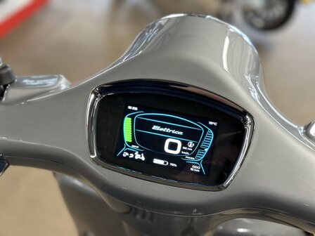 Vespa Elettrica Blackline 45km/u (EX DEMO)