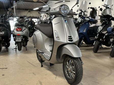 Vespa Elettrica Blackline 45km/u (EX DEMO)