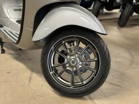 Vespa Elettrica Blackline 45km/u (EX DEMO)