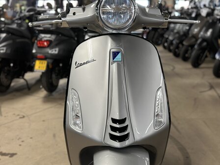 Vespa Elettrica Blackline 45km/u (EX DEMO)