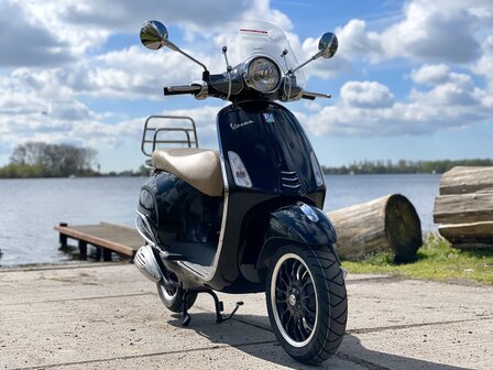 Vespa Primavera Nero Vulcano 