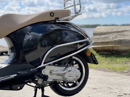 Vespa Primavera Nero Vulcano 