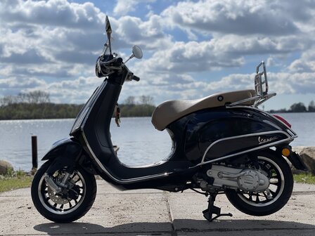 Vespa Primavera Nero Vulcano 